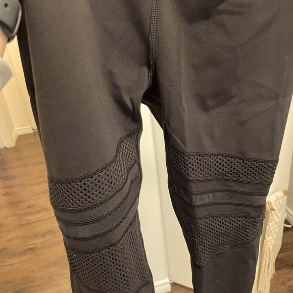 Lululemon tights, full length size 6 - Picture 1 of 2
